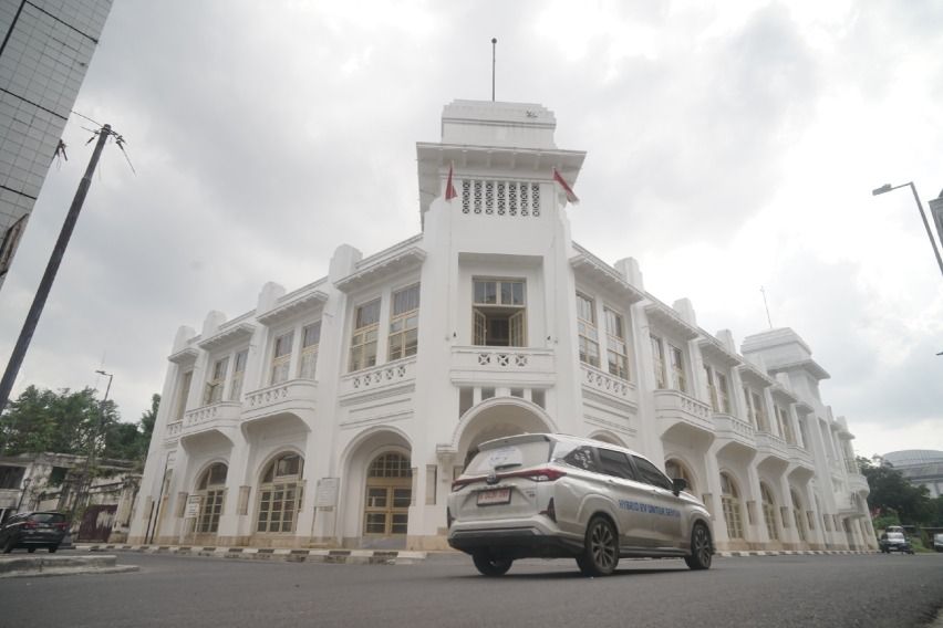 Veloz Hybrid EV Lintas Nusa