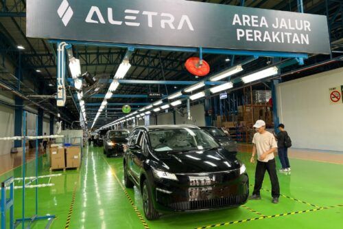 Pabrik Perakitan Aletra di Purwakarta Sanggup Hasilkan 6 Unit L8 EV dalam Satu Jam