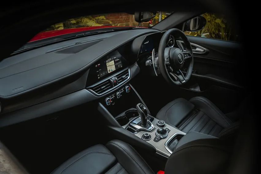 Alfa Romeo Giulia interior