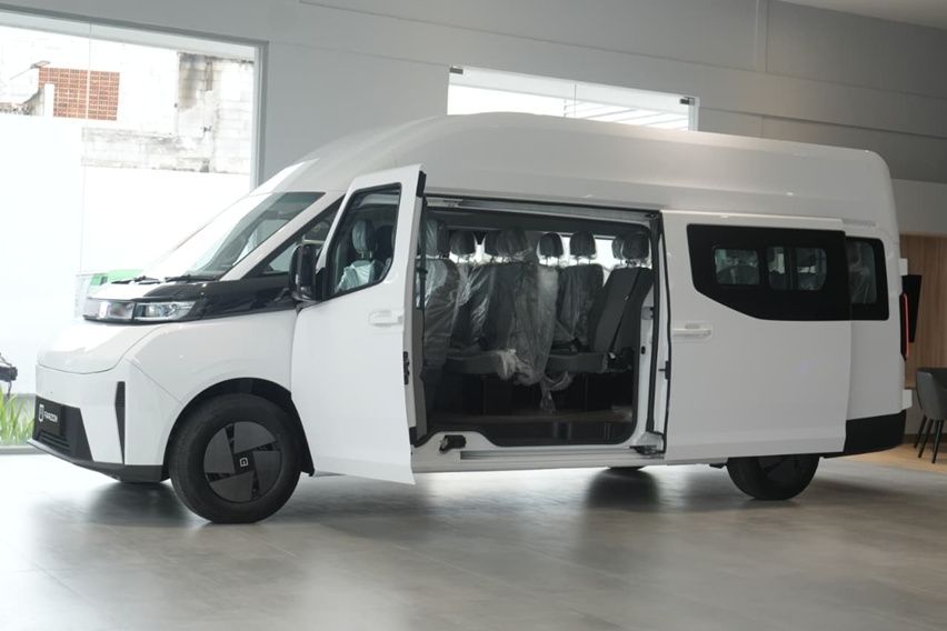 spesifikasi Farizon SV