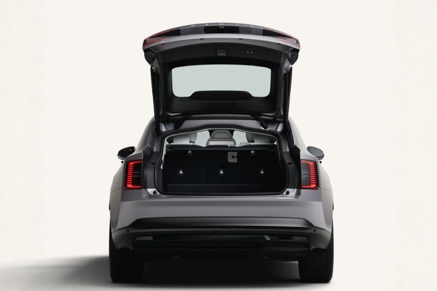 Volvo ES90 boot space