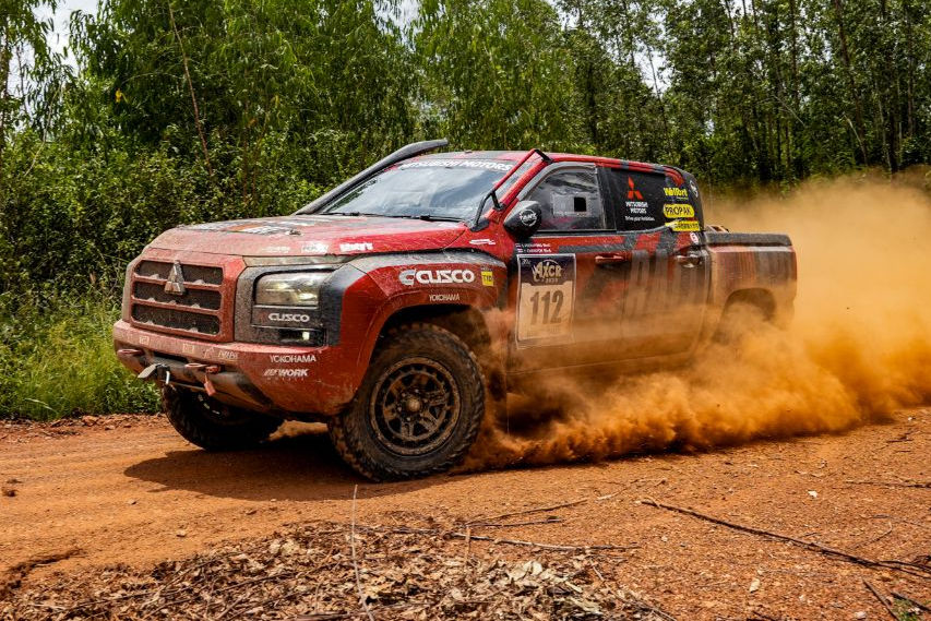 Mitsubishi Triton Malaysia side profile view