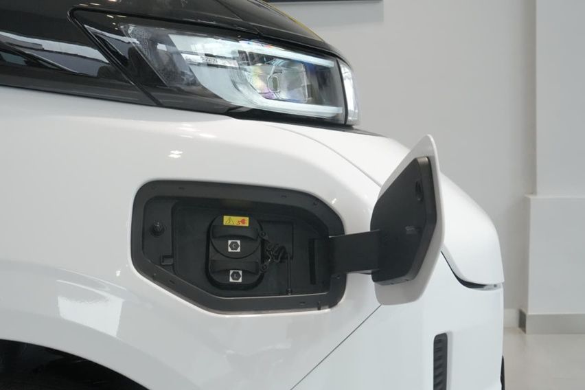 Baterai dan pengecasan Farizon SV