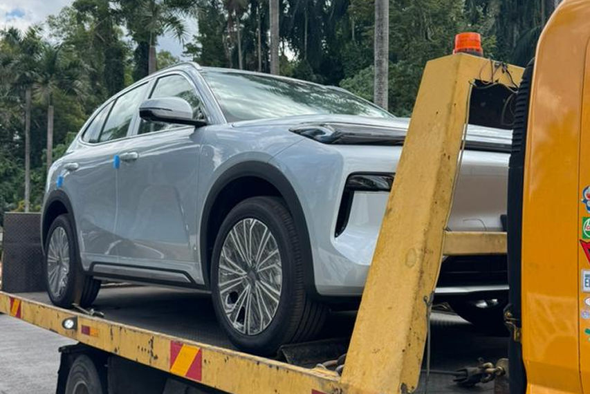 Proton emas7 phev front view launch