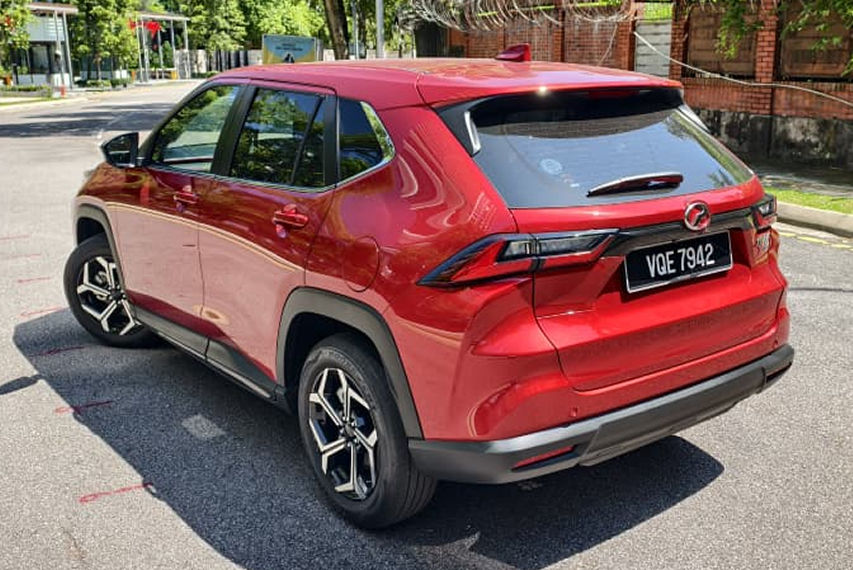 Perodua Traz rear view
