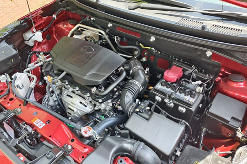 Perodua Traz engine view