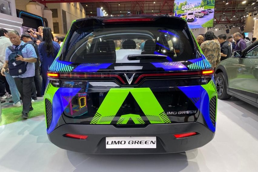 Bagian belakang VinFast Limo Green