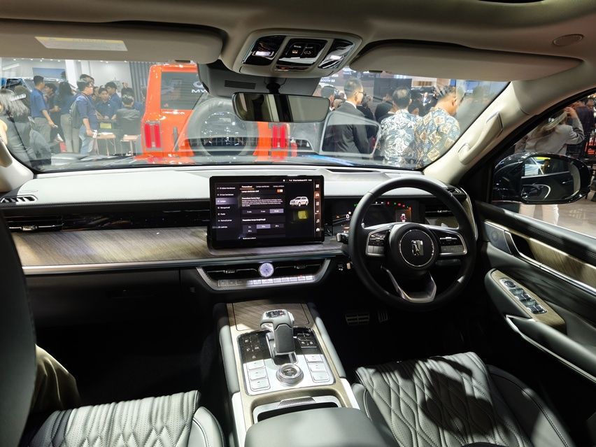 Interior GWM Tank 500 Diesel