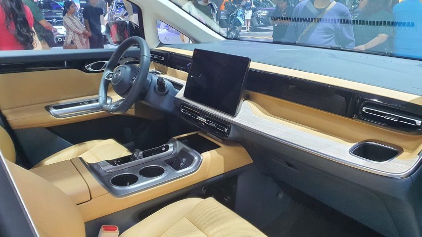 Interior GAC E8