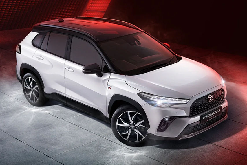 Toyota Corolla Cross HEV GR Sport front view 2026 update