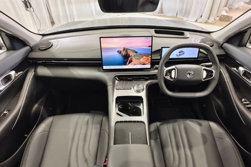 Proton e.MAS 7 PHEV interior dashboard