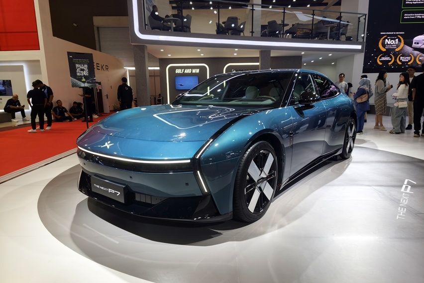 Sedan listrik pintar Xpeng P7