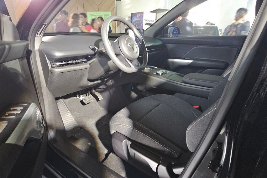 VinFast Limo Green 4