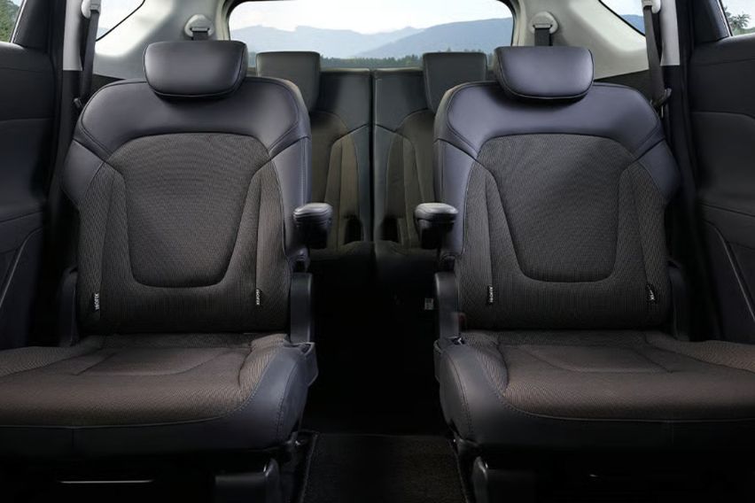 Hyundai Stargazer cabin