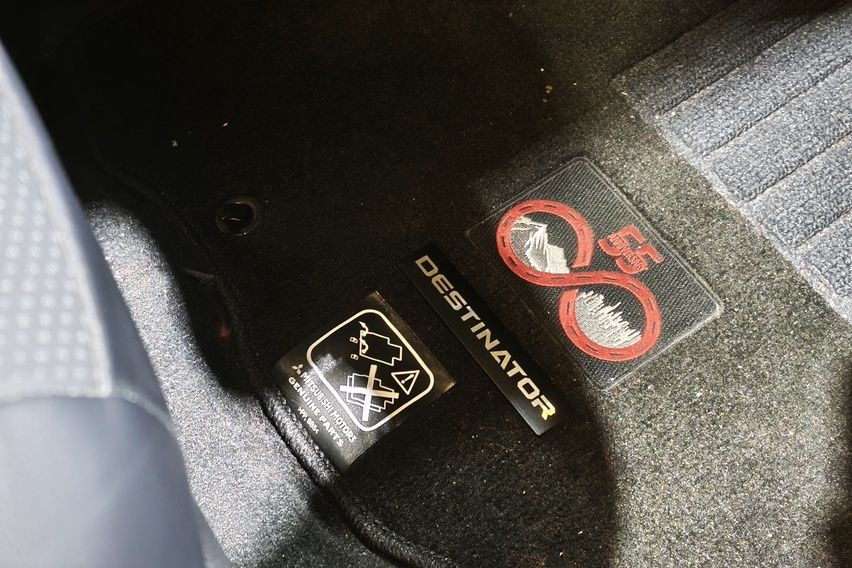 Karpet emblem spesial