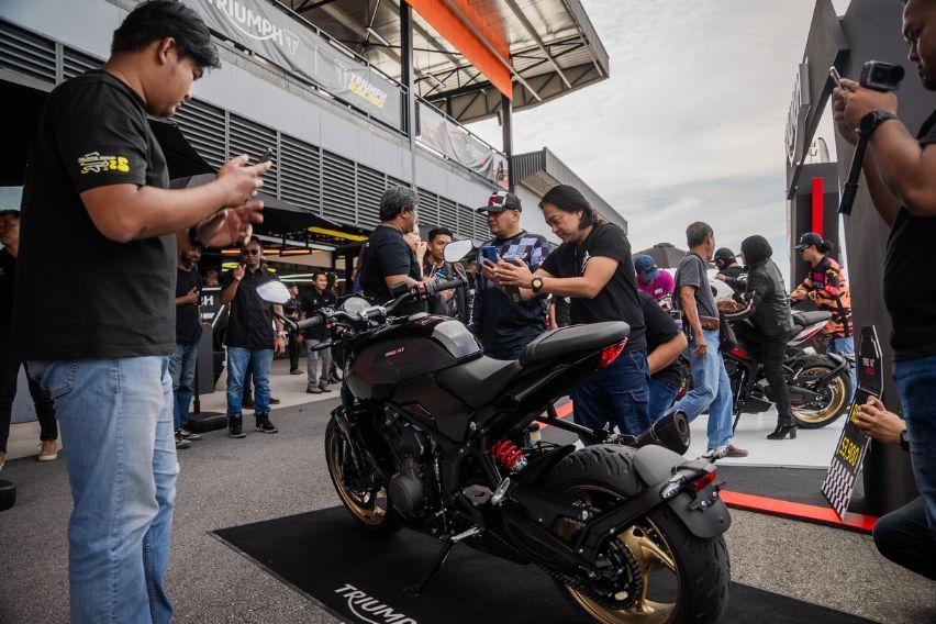 2026 Triumph Trident 800 rear