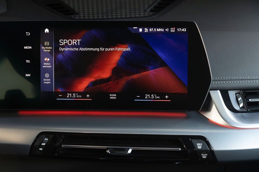 P90479925_highRes_bmw-x1-xdrive-23i-09