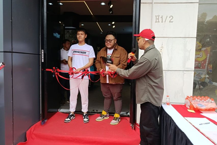 Tracker Bintaro Store