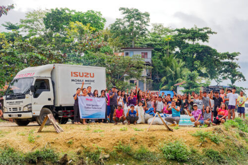 Isuzu PH delivers aid to Typhoon Tino-affected Cebuanos 