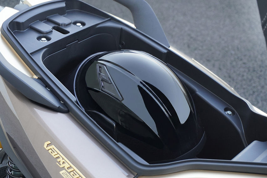 Aveta Vanguard 250 understorage view