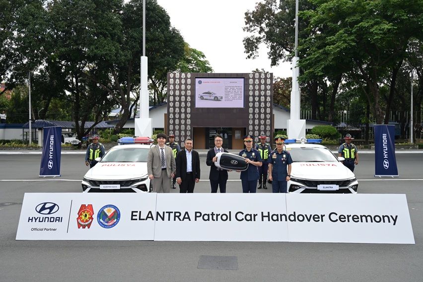 Hyundai Motor PH delivers 2 Elantra units to PNP
