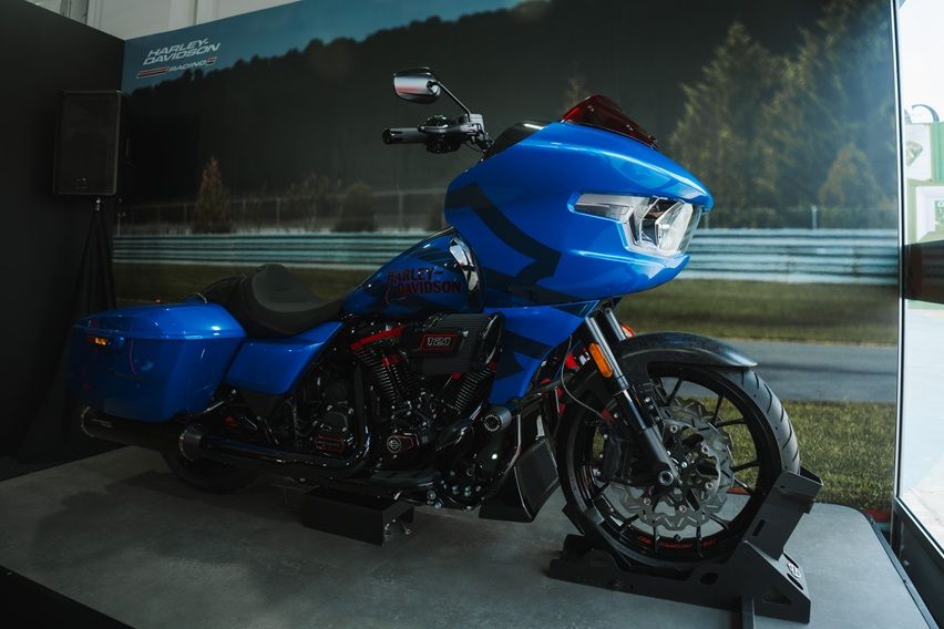 CVO Road Glide ST_001