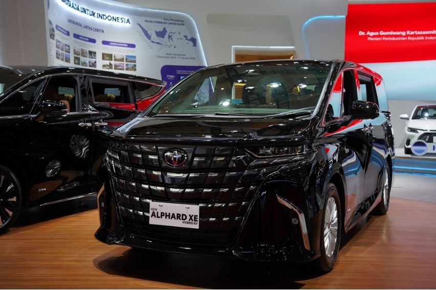 Toyota Alphard XE Bensin dan Hybrid 2026 Jadi Tipe Termurah, Simak Kelengkapannya