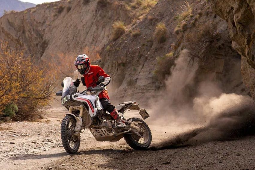 Ducati DesertX V2 2026