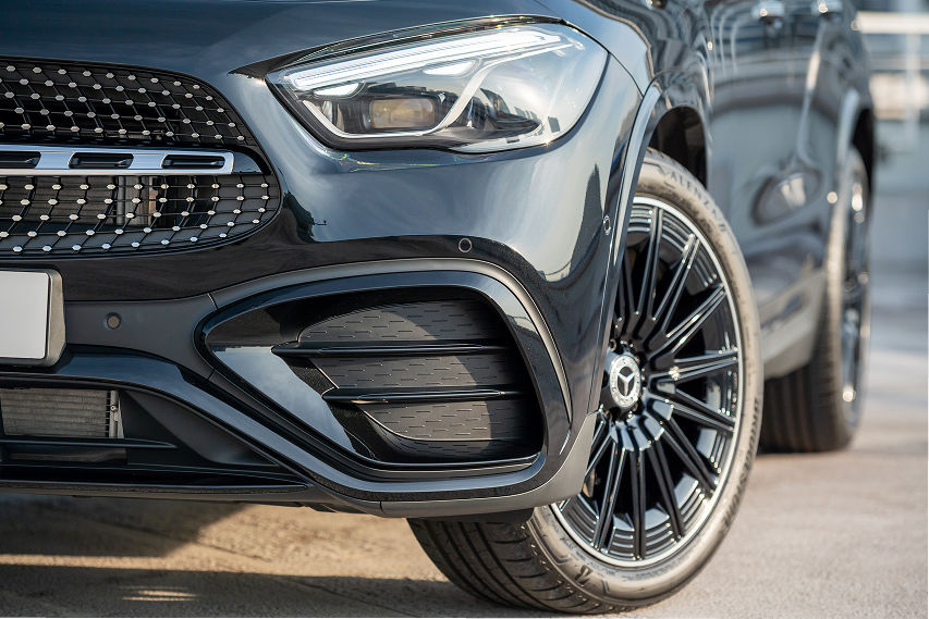 Mercedes-Benz GLA Nightfall edition wheels and lights