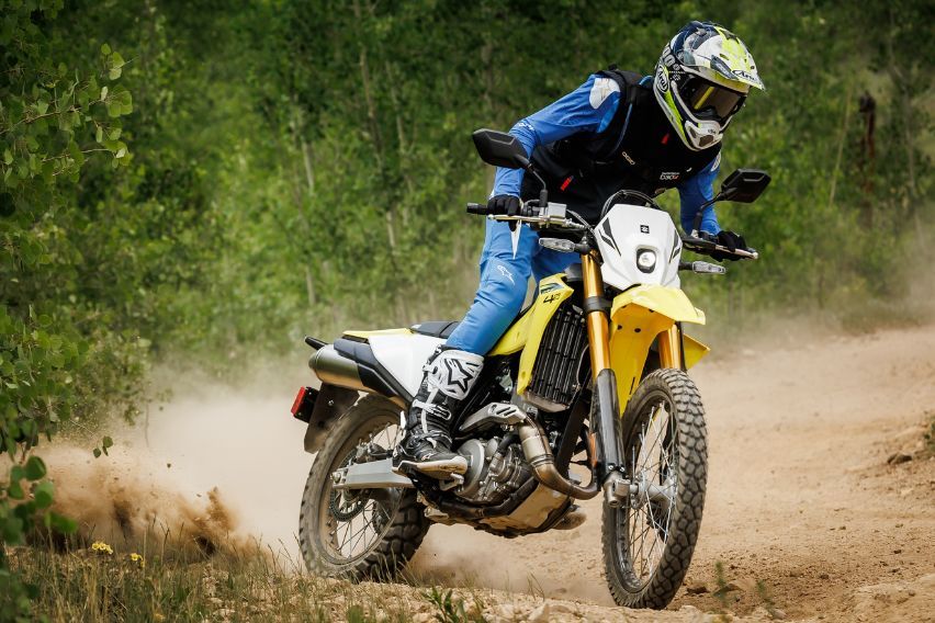 DR-Z400SRJM5_action_31