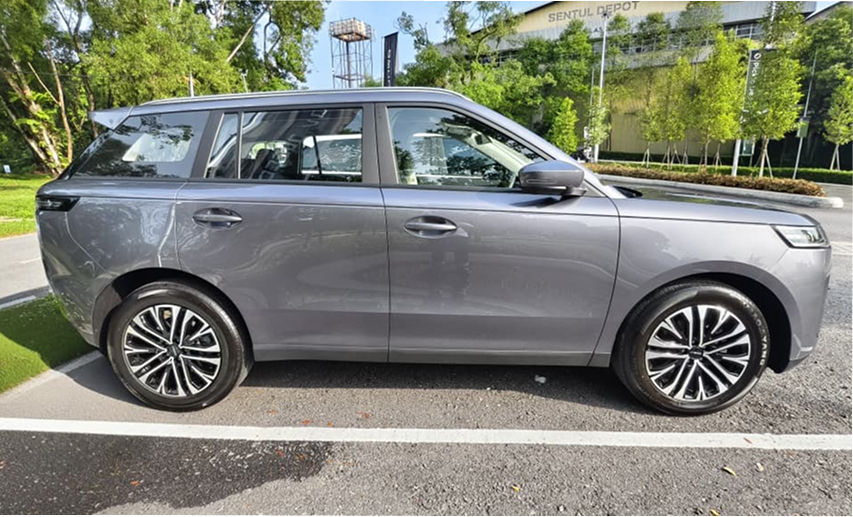 Jaecoo J5 launch side profile view