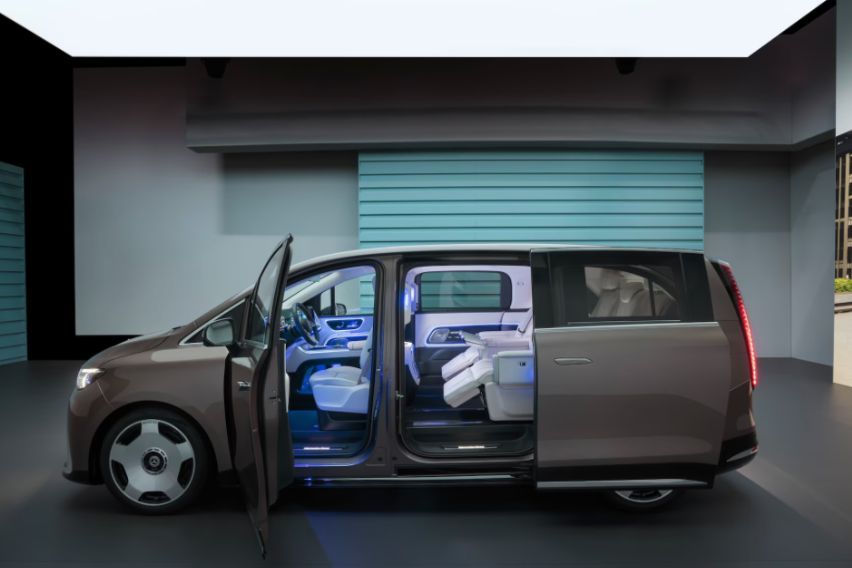 Mercedes-Benz VLE side