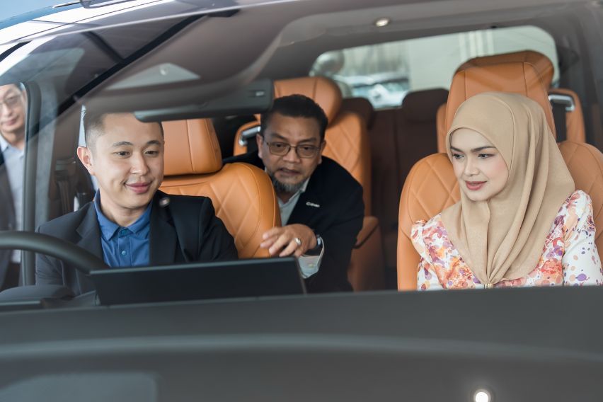 Dato&rsquo; Sri Siti Nurhaliza takes home the first GWM WEY G9
