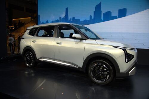 Gaya Hidup K-Pop dan Otomotif: Kia Hadirkan All New Carens di Fan Meeting Hearts2Hearts Jakarta