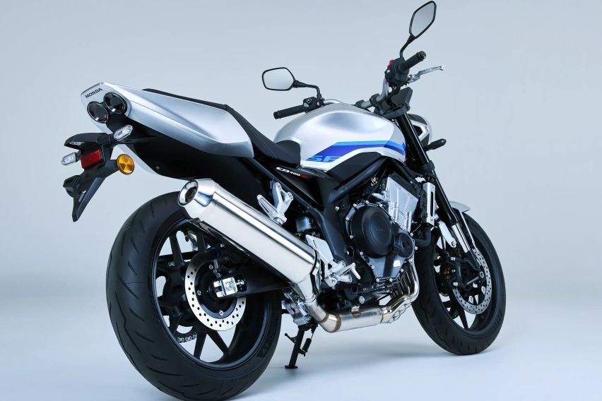 Bagian Belakang CB400 Super Four Concept