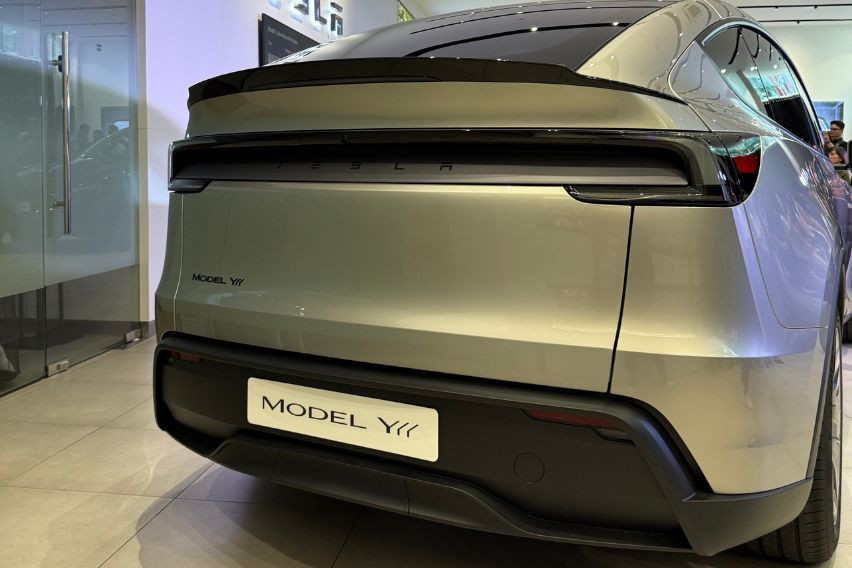 Tesla Model 3 three row 3