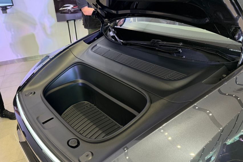 Tesla Model 3 three row 4