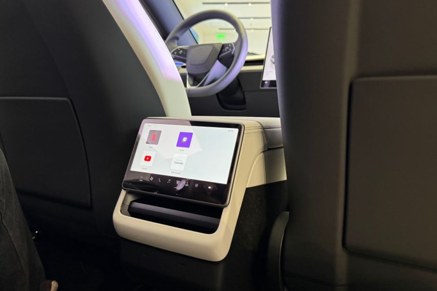 Tesla Model 3 three row 6