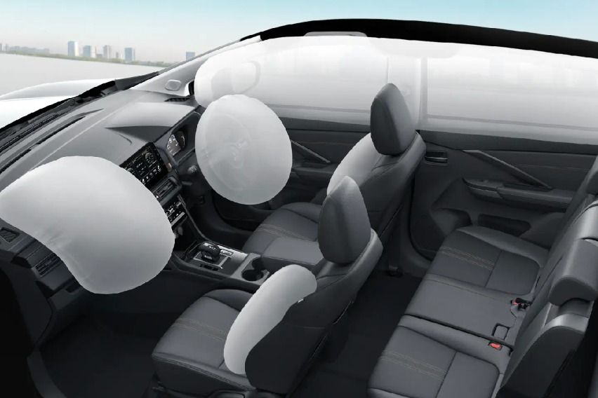 Interior Xpander hybrid