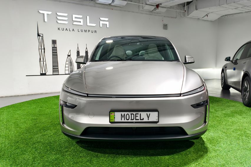 Tesla Model Y L  front