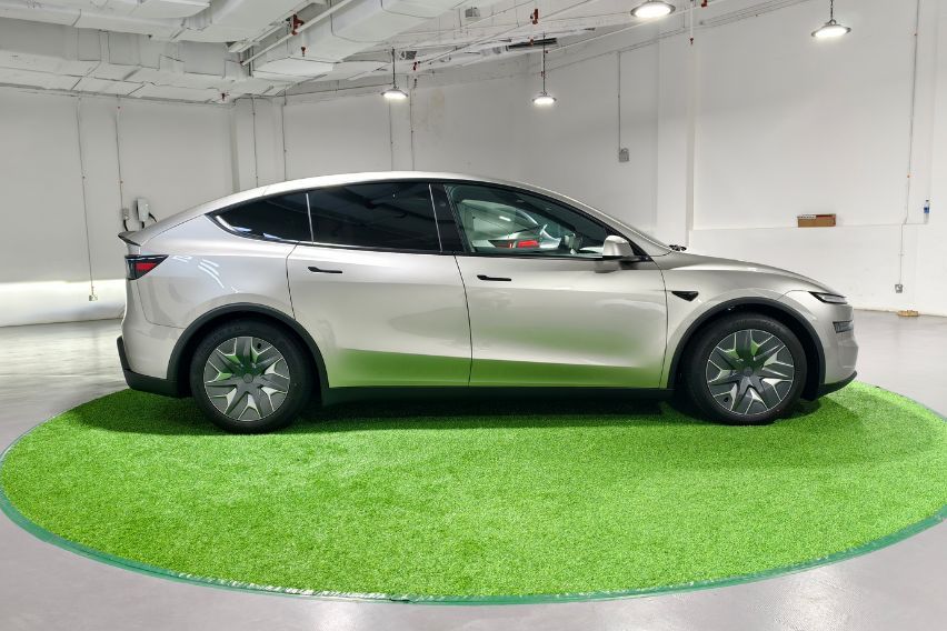 Tesla Model Y L  side