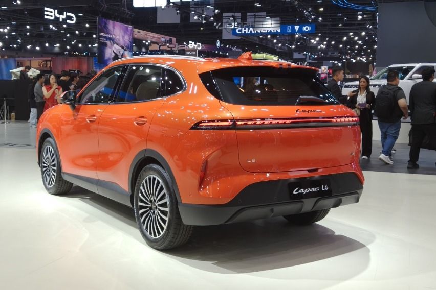 desain belakang Lepas L6 EV