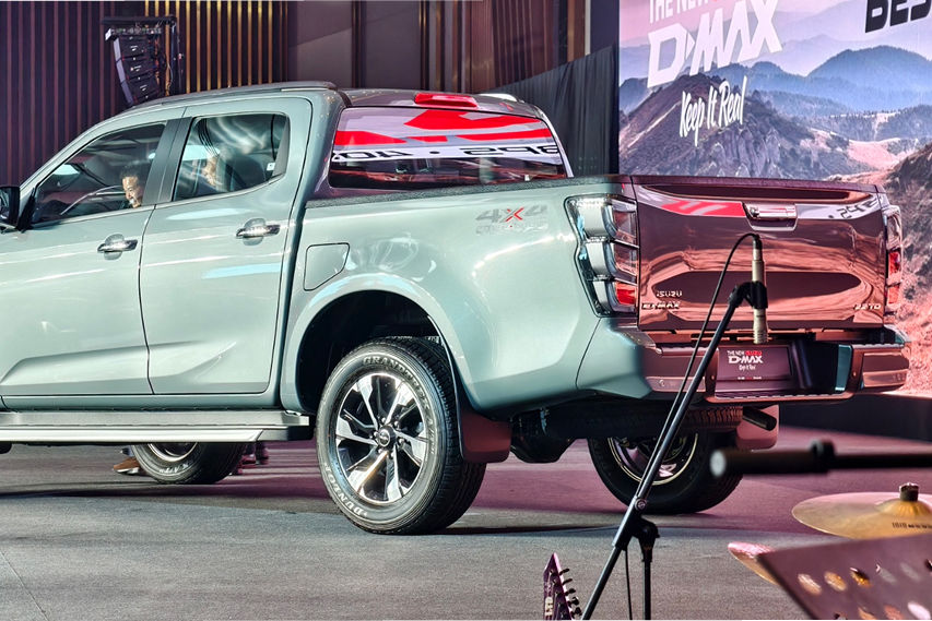 2026 Isuzu D-Max rear view