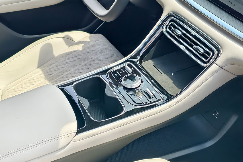 Proton emas sedan centre console view
