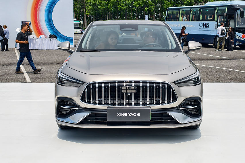 Proton S70 front grille view