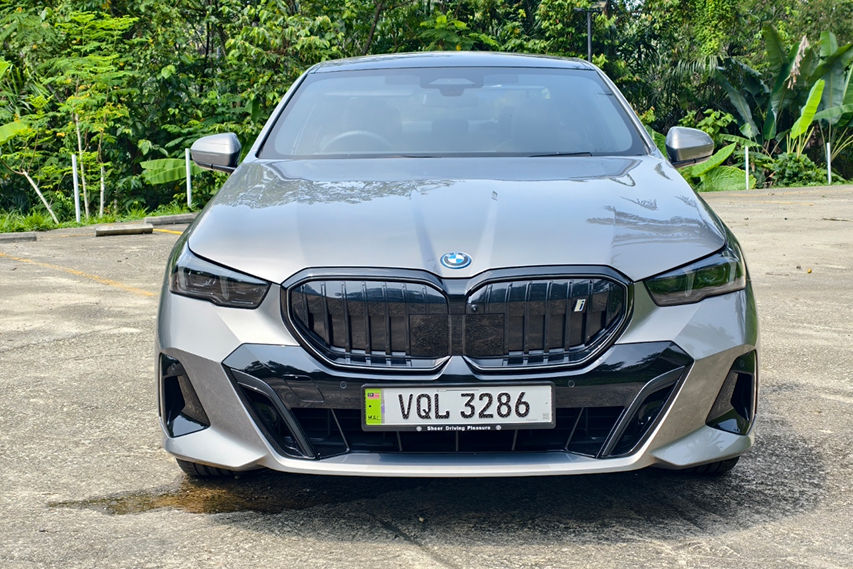 BMW i5 eDrive40 M Sport Pro CKD Malaysia front grille view