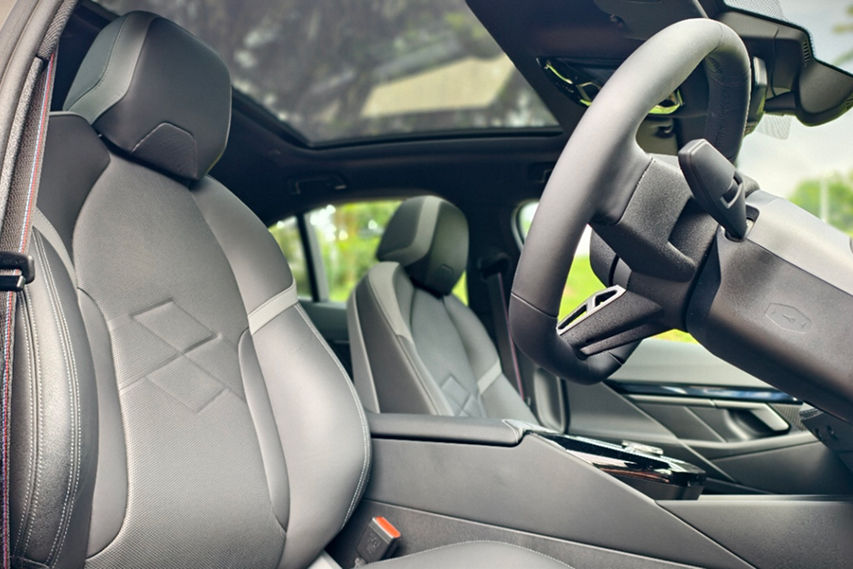 BMW i5 eDrive40 M Sport Pro CKD interior view