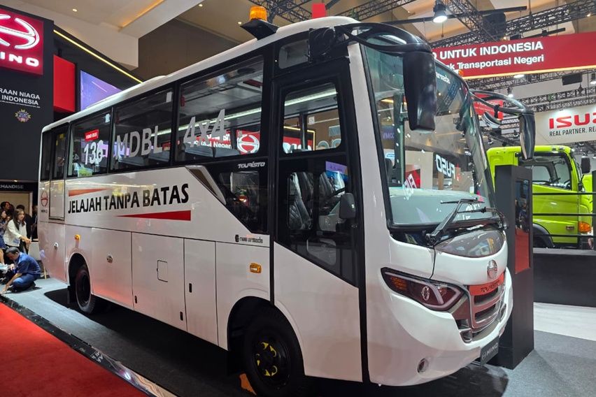 Hino Bus 136 MDBL 4x4