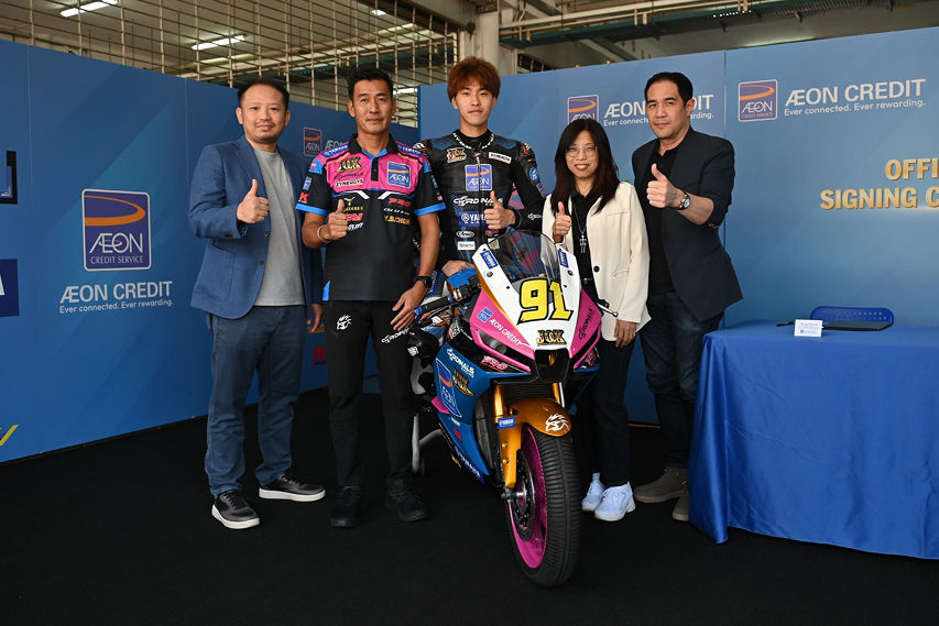 AEON credit team with cardinals racing team view
