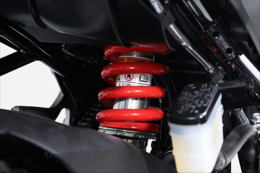 Suzuki V-Storm 160 MY 2026 suspensi